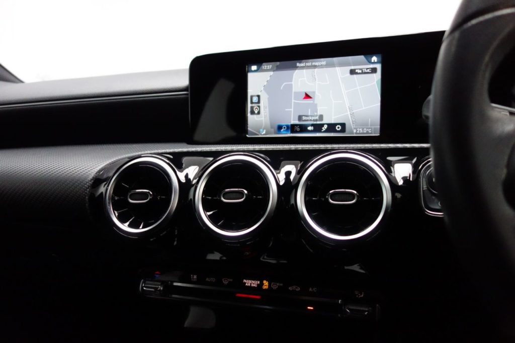 Used_2018_BLACK_MERCEDES-BENZ_A-CLASS_1
