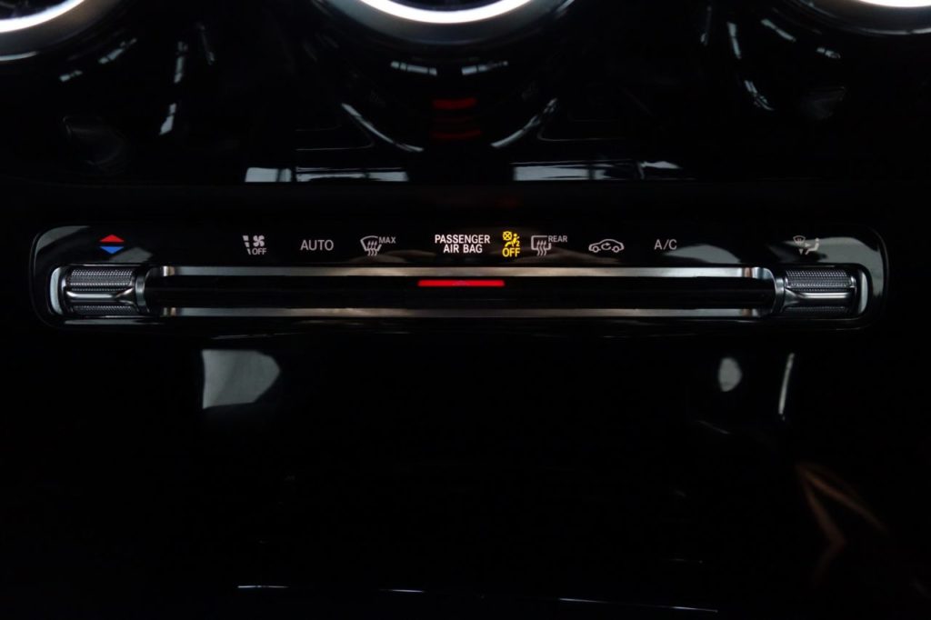 Used_2018_BLACK_MERCEDES-BENZ_A-CLASS_1