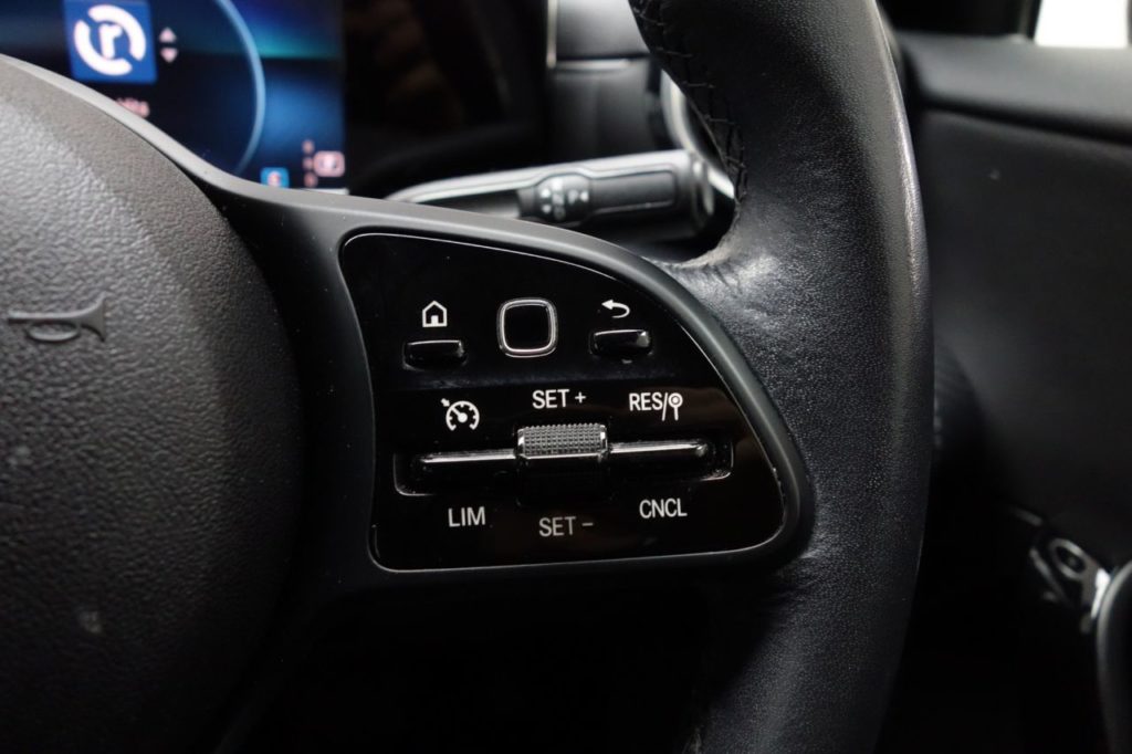 Used_2018_BLACK_MERCEDES-BENZ_A-CLASS_1
