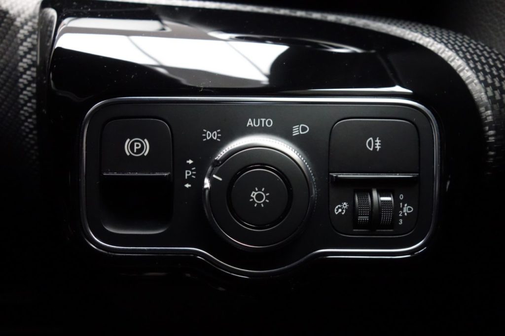 Used_2018_BLACK_MERCEDES-BENZ_A-CLASS_1