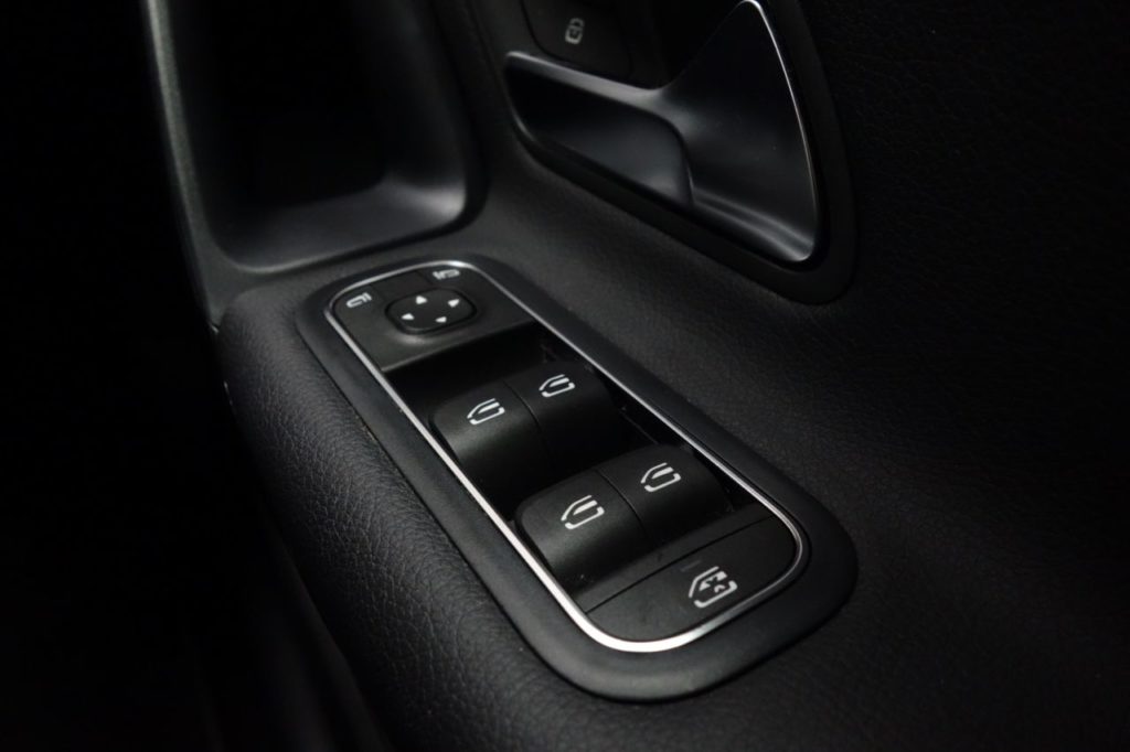 Used_2018_BLACK_MERCEDES-BENZ_A-CLASS_1