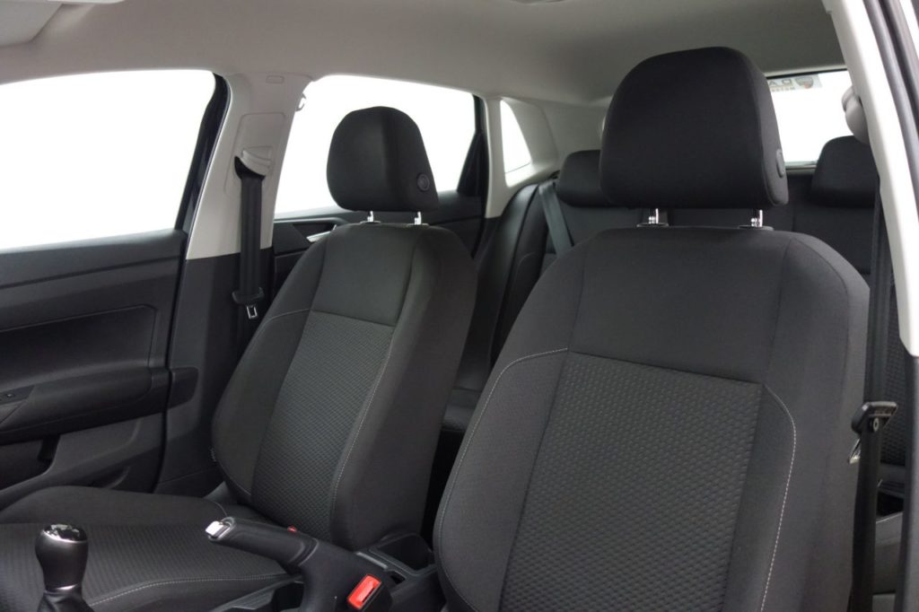 Used_2018_BLACK_VOLKSWAGEN_POLO_1