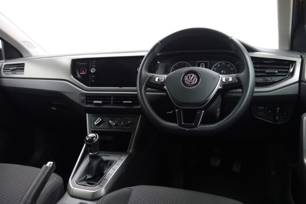 Used_2018_BLACK_VOLKSWAGEN_POLO_1