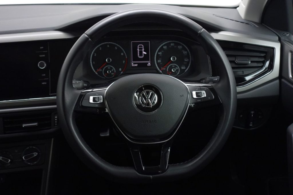 Used_2018_BLACK_VOLKSWAGEN_POLO_1