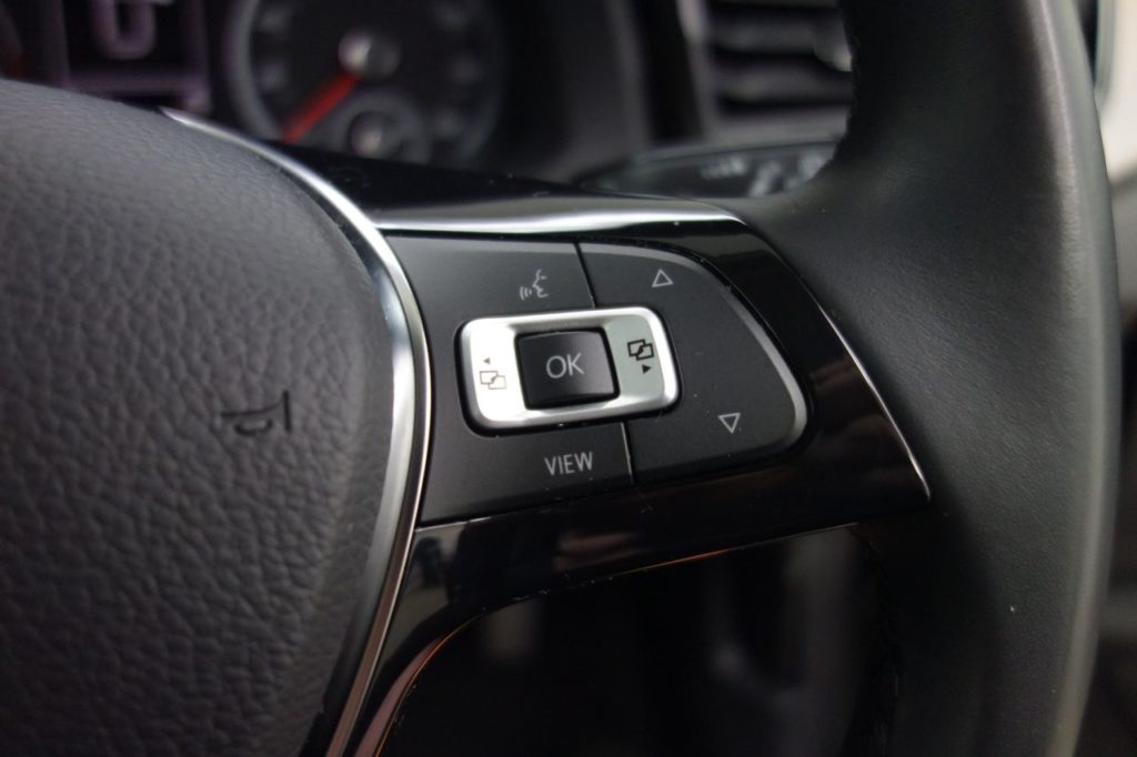 Used_2018_BLACK_VOLKSWAGEN_POLO_1