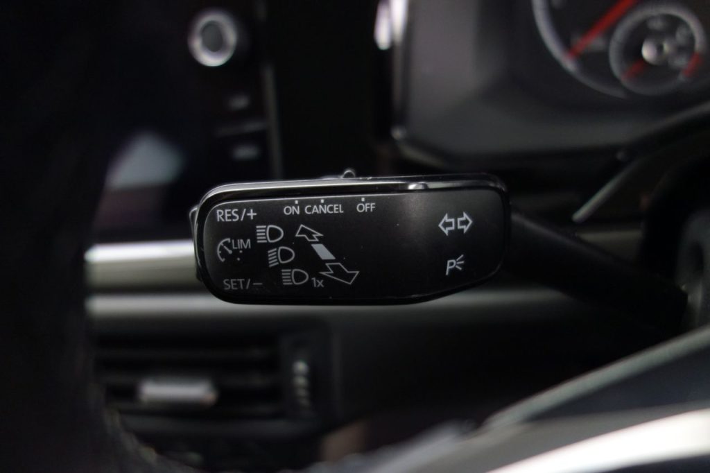 Used_2018_BLACK_VOLKSWAGEN_POLO_1