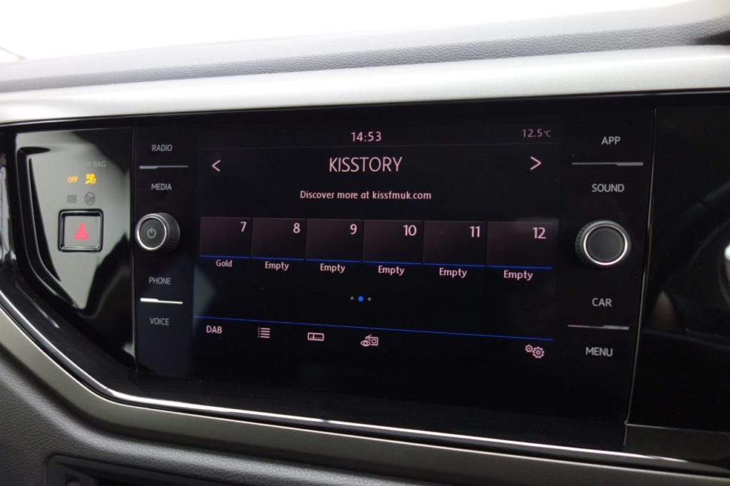 Used_2018_BLACK_VOLKSWAGEN_POLO_1