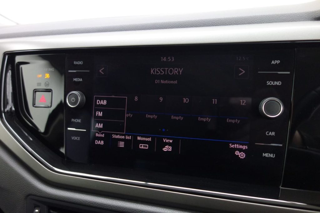 Used_2018_BLACK_VOLKSWAGEN_POLO_1