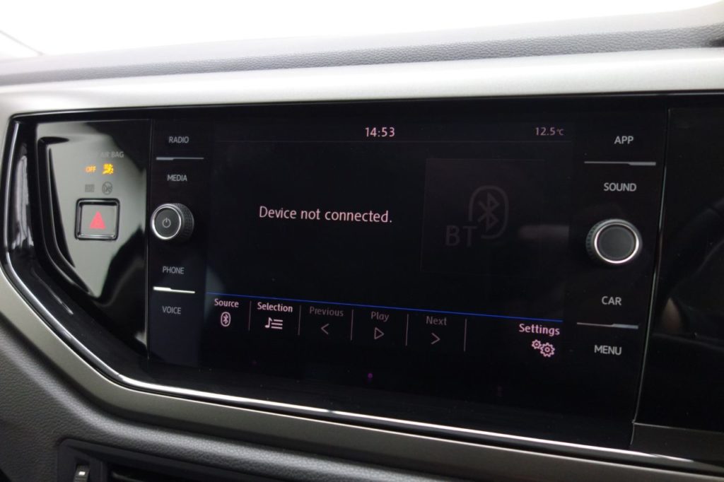 Used_2018_BLACK_VOLKSWAGEN_POLO_1