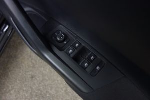 Used_2018_BLACK_VOLKSWAGEN_POLO_1