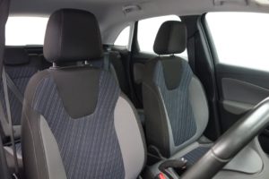 Used_2018_WHITE_VAUXHALL_CROSSLAND-X_1