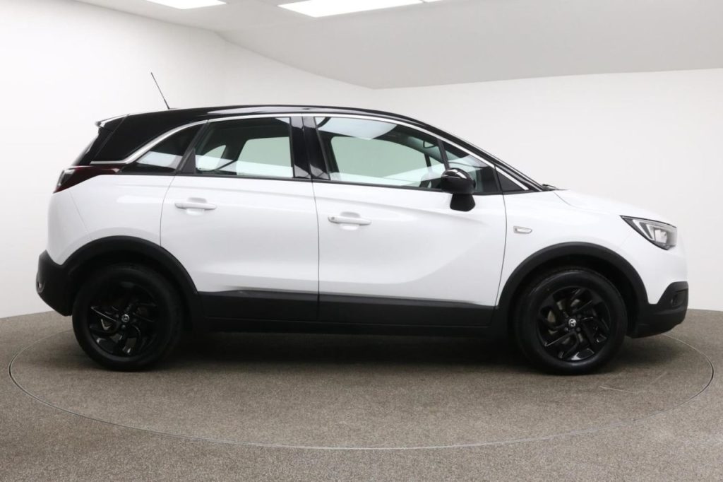 Used_2018_WHITE_VAUXHALL_CROSSLAND-X_1