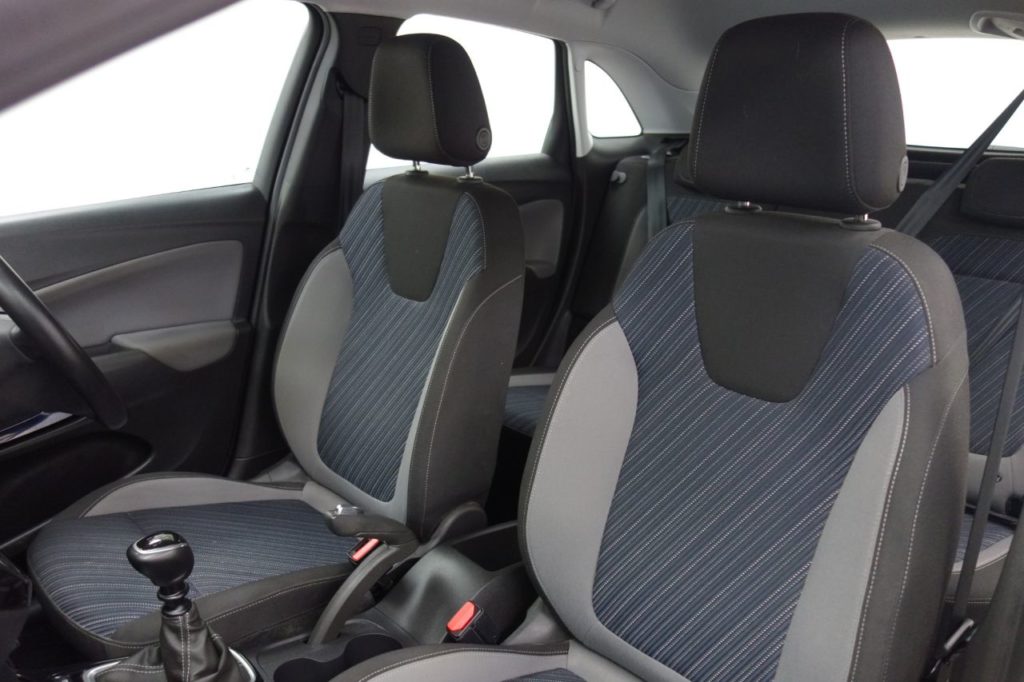 Used_2018_WHITE_VAUXHALL_CROSSLAND-X_1