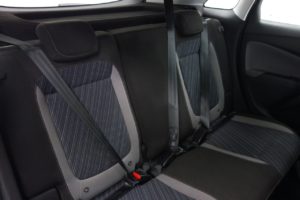 Used_2018_WHITE_VAUXHALL_CROSSLAND-X_1