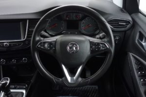 Used_2018_WHITE_VAUXHALL_CROSSLAND-X_1