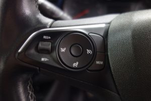 Used_2018_WHITE_VAUXHALL_CROSSLAND-X_1