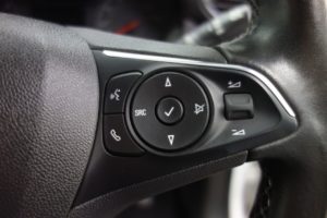 Used_2018_WHITE_VAUXHALL_CROSSLAND-X_1
