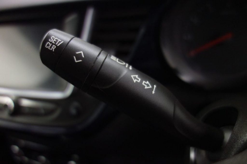 Used_2018_WHITE_VAUXHALL_CROSSLAND-X_1