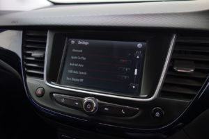 Used_2018_WHITE_VAUXHALL_CROSSLAND-X_1