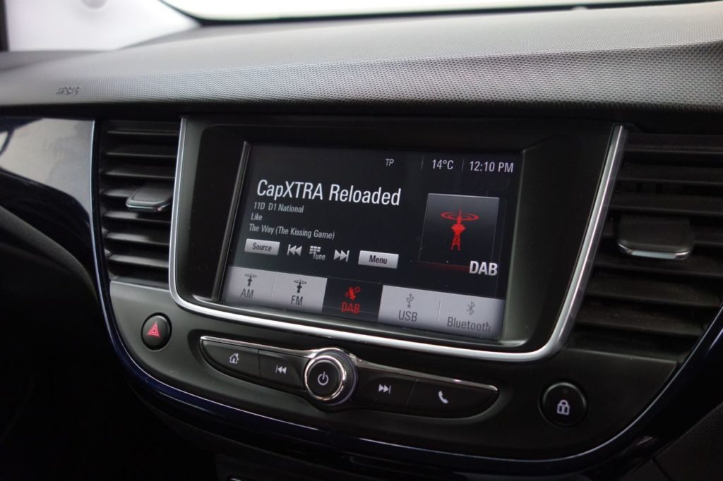 Used_2018_WHITE_VAUXHALL_CROSSLAND-X_1