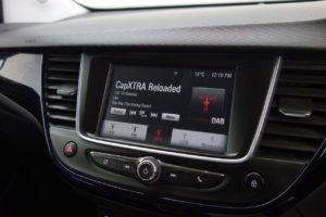 Used_2018_WHITE_VAUXHALL_CROSSLAND-X_1