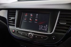 Used_2018_WHITE_VAUXHALL_CROSSLAND-X_1
