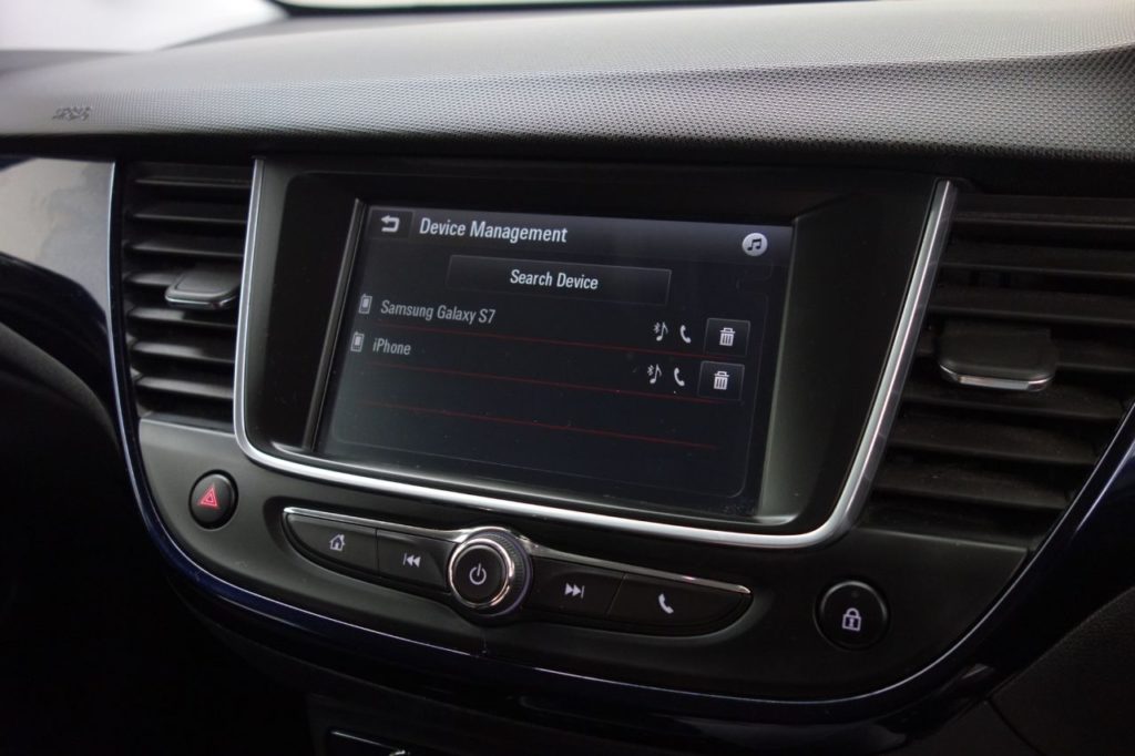Used_2018_WHITE_VAUXHALL_CROSSLAND-X_1