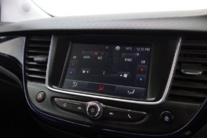 Used_2018_WHITE_VAUXHALL_CROSSLAND-X_1