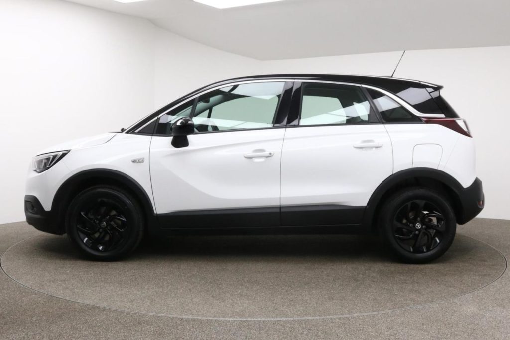 Used_2018_WHITE_VAUXHALL_CROSSLAND-X_1