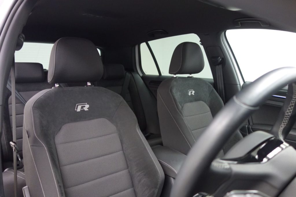 Used_2018_WHITE_VOLKSWAGEN_GOLF_2