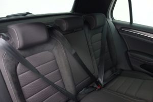 Used_2018_WHITE_VOLKSWAGEN_GOLF_2
