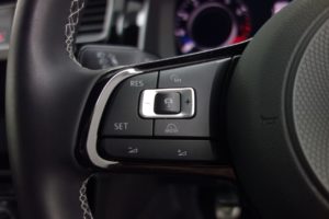 Used_2018_WHITE_VOLKSWAGEN_GOLF_2