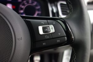 Used_2018_WHITE_VOLKSWAGEN_GOLF_2