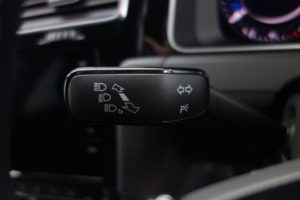 Used_2018_WHITE_VOLKSWAGEN_GOLF_2