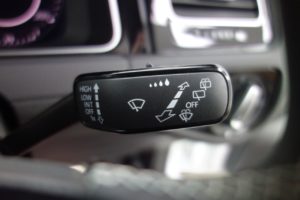 Used_2018_WHITE_VOLKSWAGEN_GOLF_2