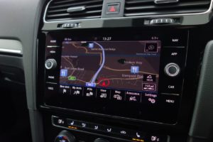 Used_2018_WHITE_VOLKSWAGEN_GOLF_2