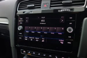 Used_2018_WHITE_VOLKSWAGEN_GOLF_2