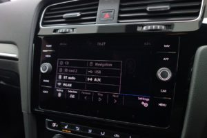 Used_2018_WHITE_VOLKSWAGEN_GOLF_2