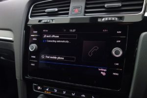 Used_2018_WHITE_VOLKSWAGEN_GOLF_2