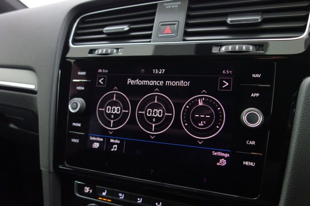 Used_2018_WHITE_VOLKSWAGEN_GOLF_2