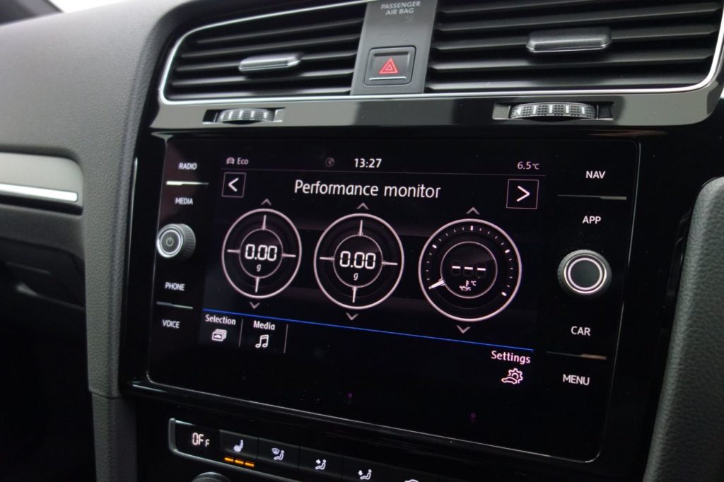 Used_2018_WHITE_VOLKSWAGEN_GOLF_2