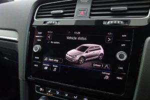 Used_2018_WHITE_VOLKSWAGEN_GOLF_2