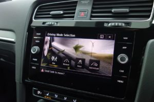 Used_2018_WHITE_VOLKSWAGEN_GOLF_2