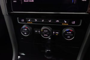 Used_2018_WHITE_VOLKSWAGEN_GOLF_2