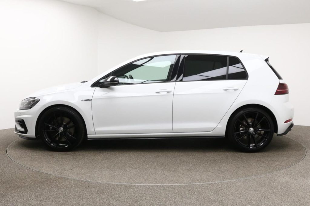 Used_2018_WHITE_VOLKSWAGEN_GOLF_2