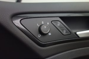 Used_2018_WHITE_VOLKSWAGEN_GOLF_2