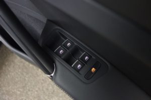 Used_2018_WHITE_VOLKSWAGEN_GOLF_2