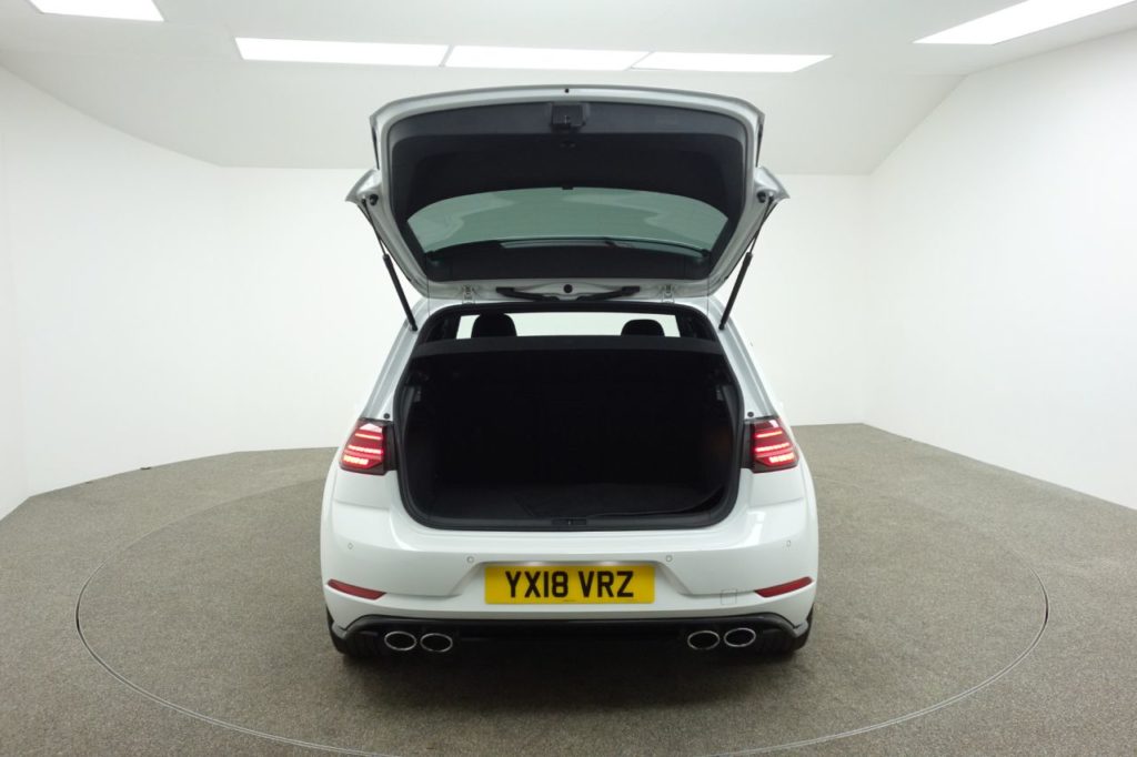 Used_2018_WHITE_VOLKSWAGEN_GOLF_2