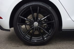 Used_2018_WHITE_VOLKSWAGEN_GOLF_2