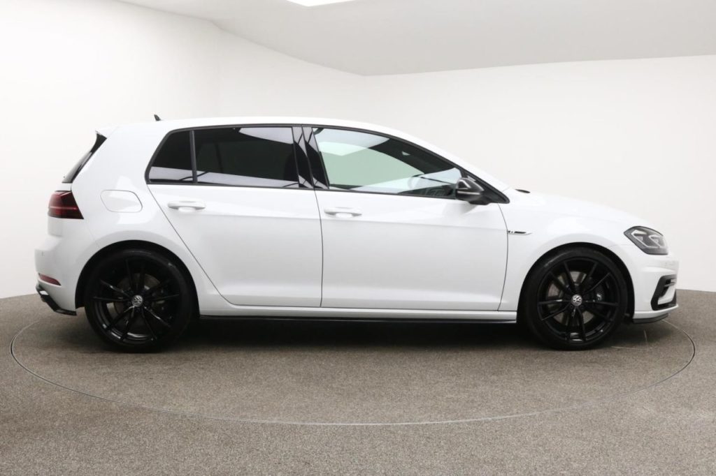 Used_2018_WHITE_VOLKSWAGEN_GOLF_2